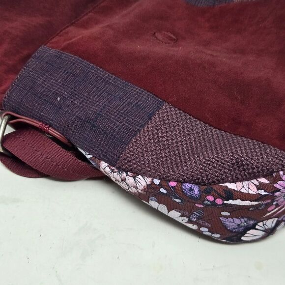 SAKROOTS Cabernet In Bloom Foldover Crossbody Purse Patchwork BEE Keychain NWT - Picture 11 of 15